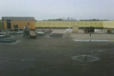 Retail plaza roof — detail 2